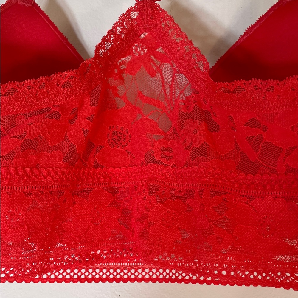 NWT. Victoria's Secret Red Floral Lace Wireless Bralette. Medium. - Picture 7 of 10